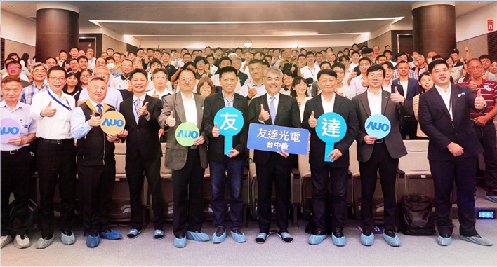 友達以太陽能解決方案領航者，跨足建築領域，4日在台中廠區舉辦「光電建築一體化研討會」，邀請產業先驅共同推動綠化，打造新一代智慧綠建築。